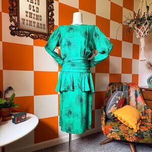 80s Vintage Kelly Green and Black Abstract Spiral Print Silk Peplum Dress